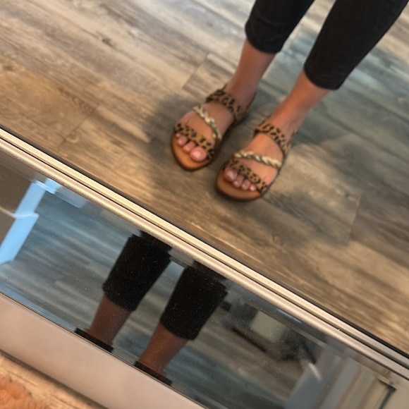 Gold cheetah sandals - Picture 3 of 3